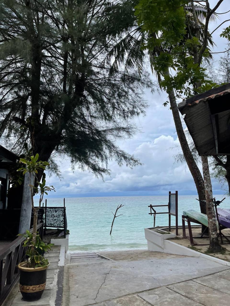 Beach Resort - Arwana Perhentian Besar Kampung Kuala Besut Esterno foto